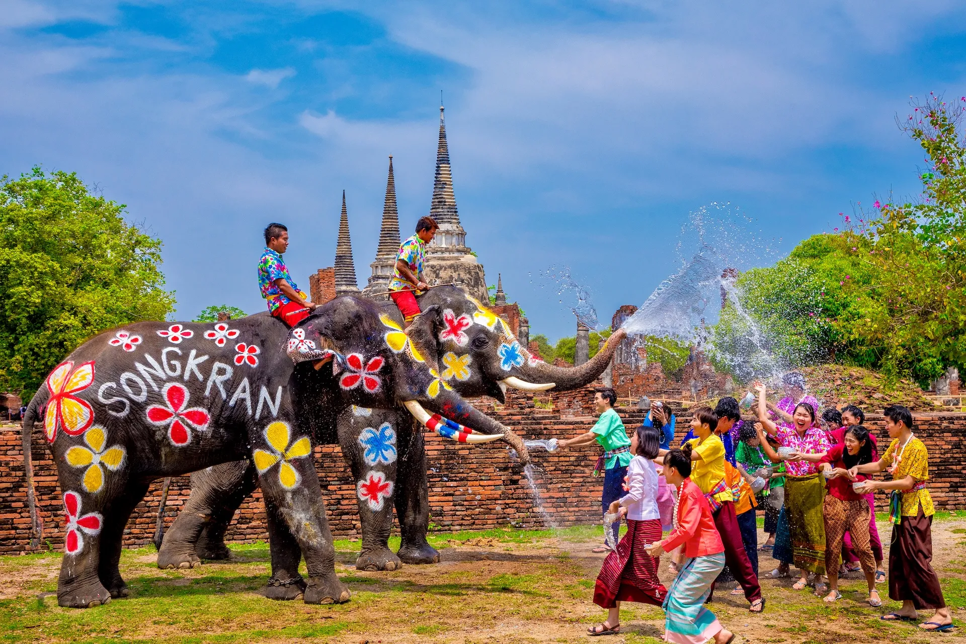 Ayutthaya-SongkranFestival(สงกรานต์กรุงเก่าเล่นน้ำกับช้าง)181735JM[P]copy